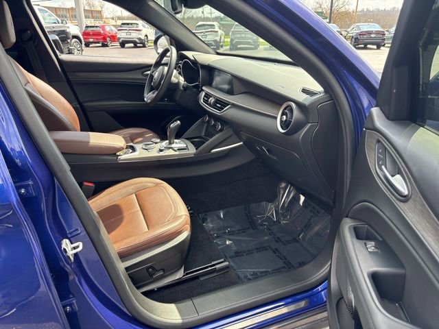Used 2022 Alfa Romeo Stelvio Ti AWD/4WD image 12