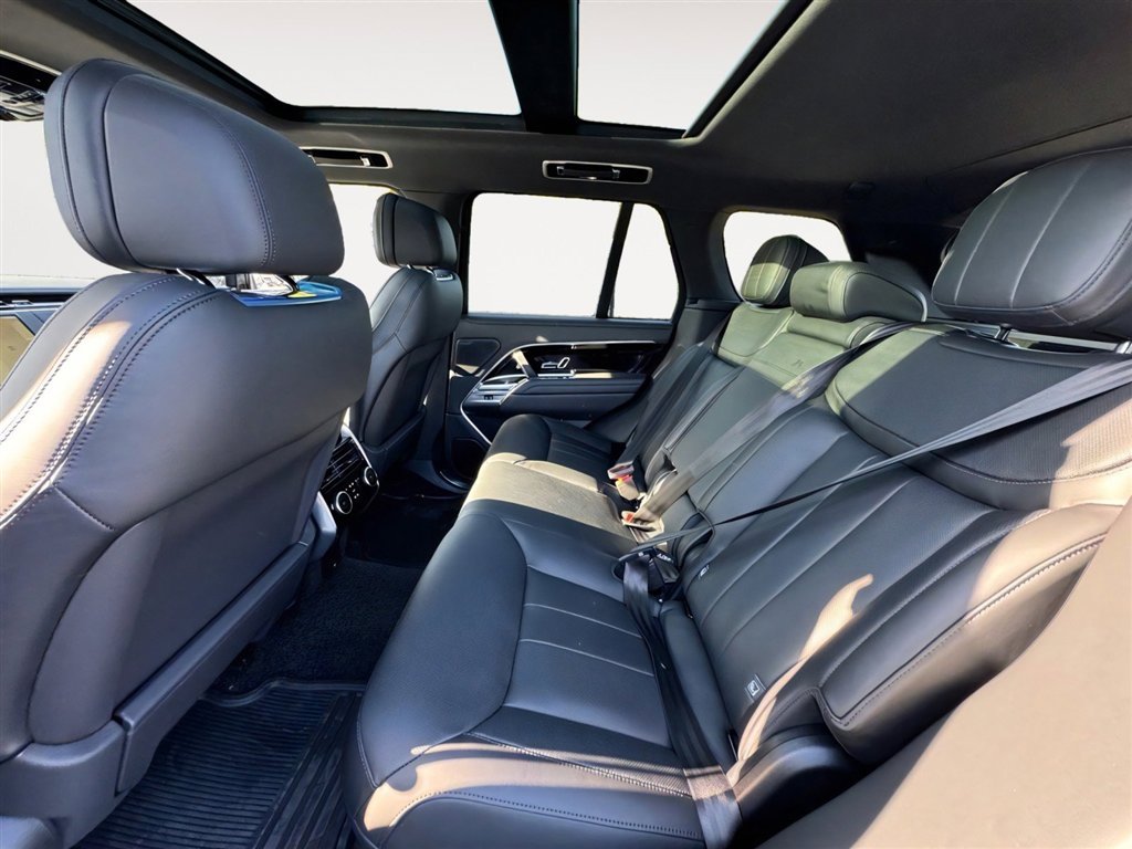 New 2025 Land Rover Range Rover SE image 13