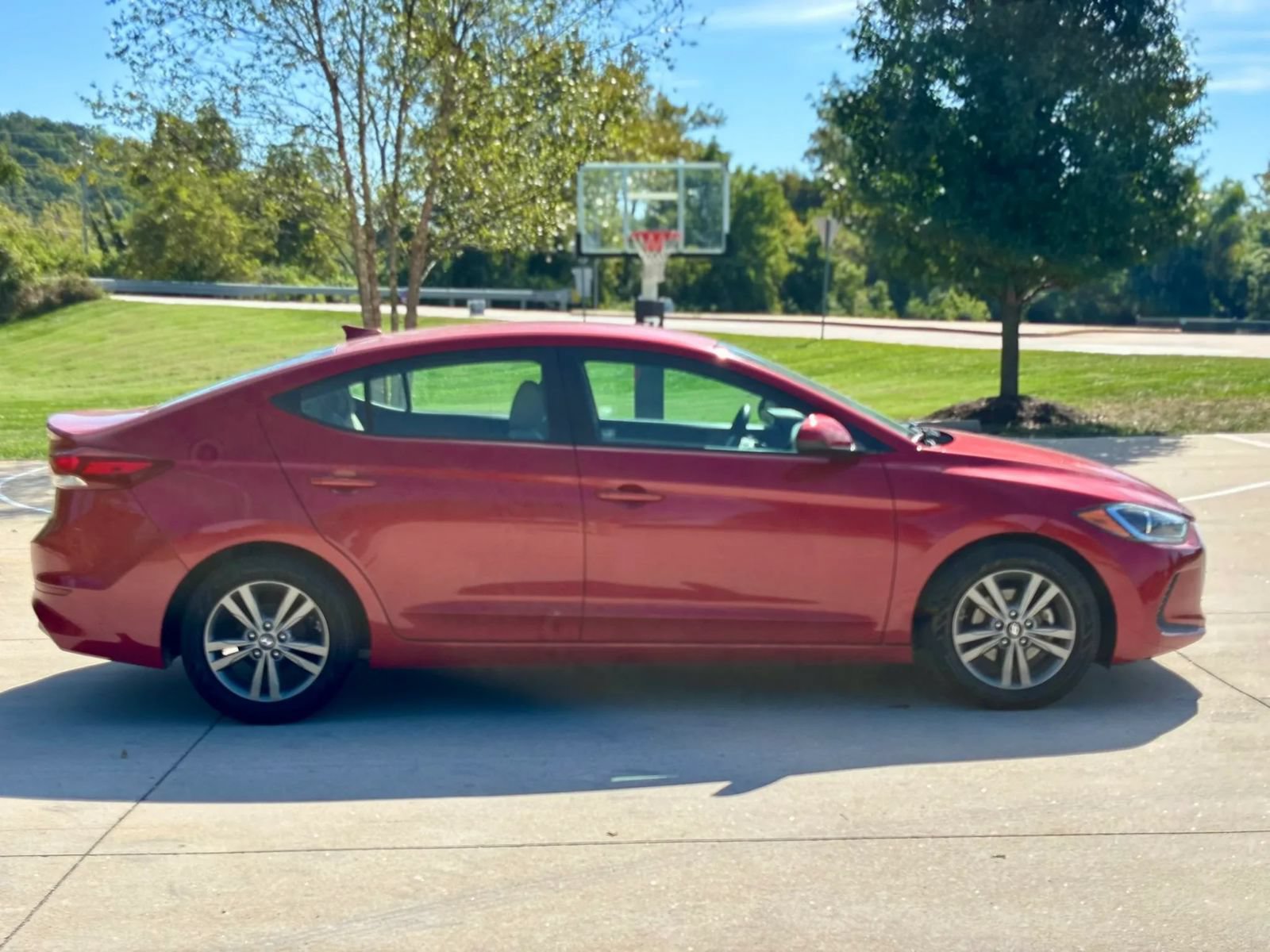 Used 2017 Hyundai Elantra SE FWD image 4