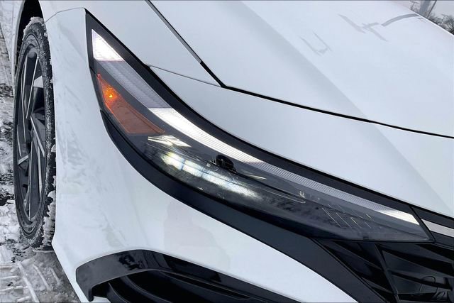 Certified 2025 Hyundai Elantra SEL image 28