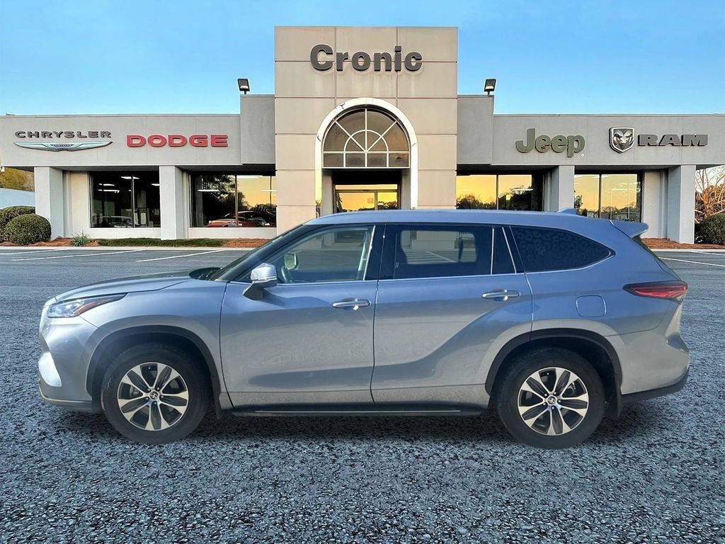 Used 2020 Toyota Highlander XLE AWD/4WD image 6