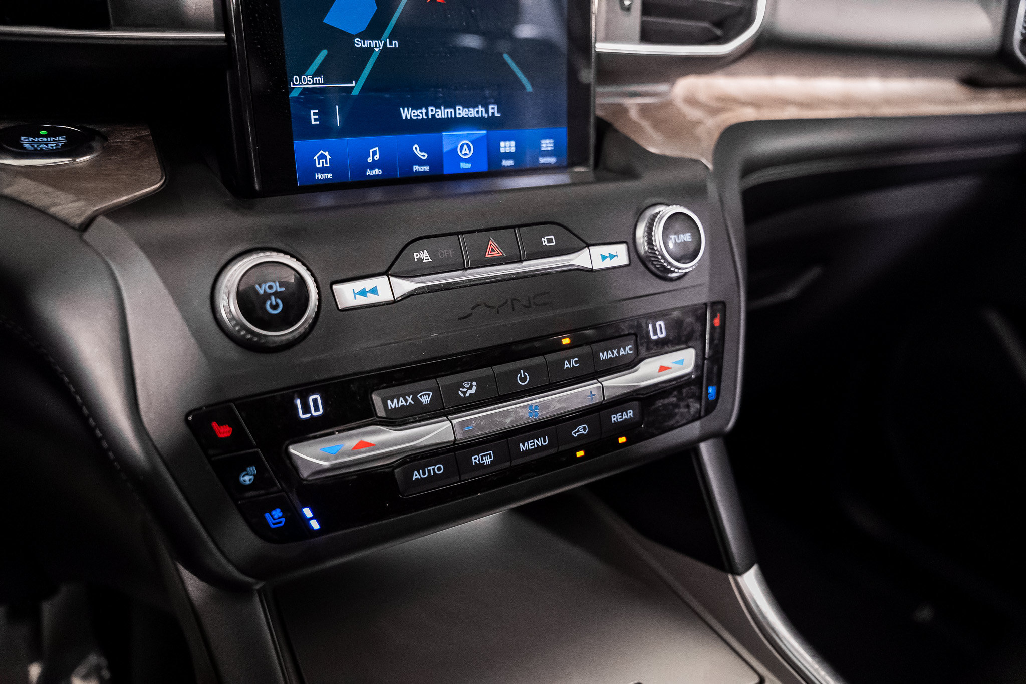 Used 2020 Ford Explorer Platinum w/ Premium Technology Package AWD/4WD image 50