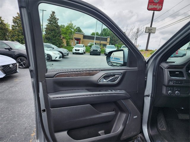 Used 2023 Chevrolet Suburban LT image 34