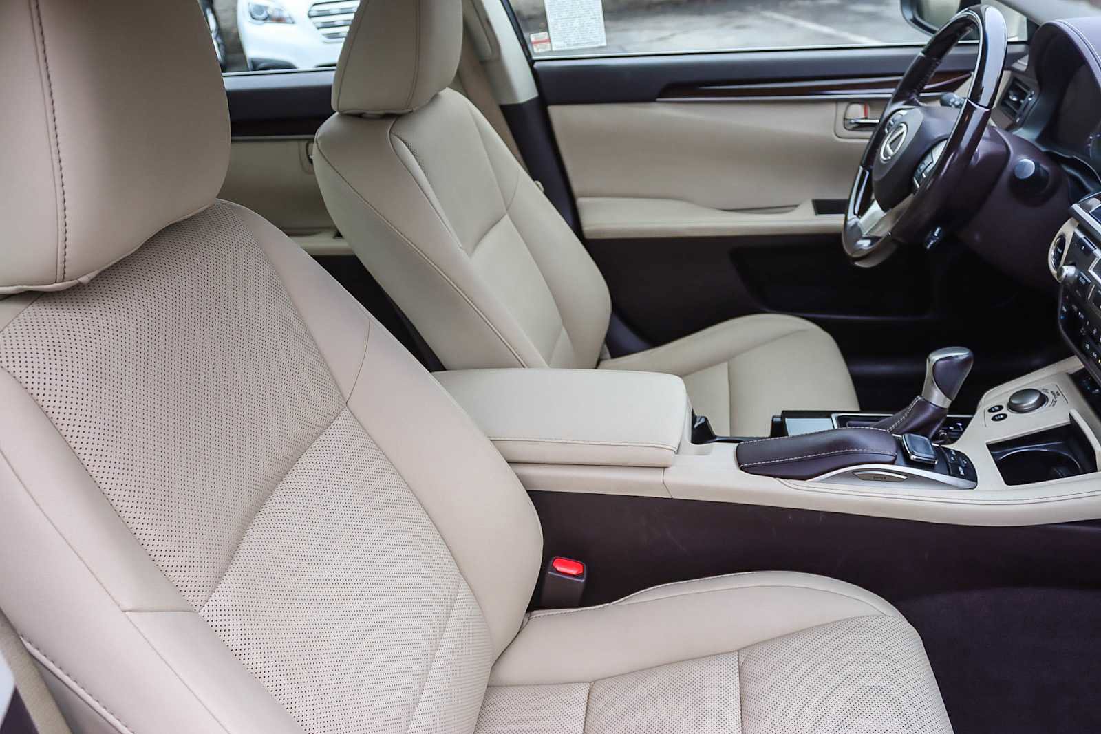 Used 2016 Lexus ES 300h image 16