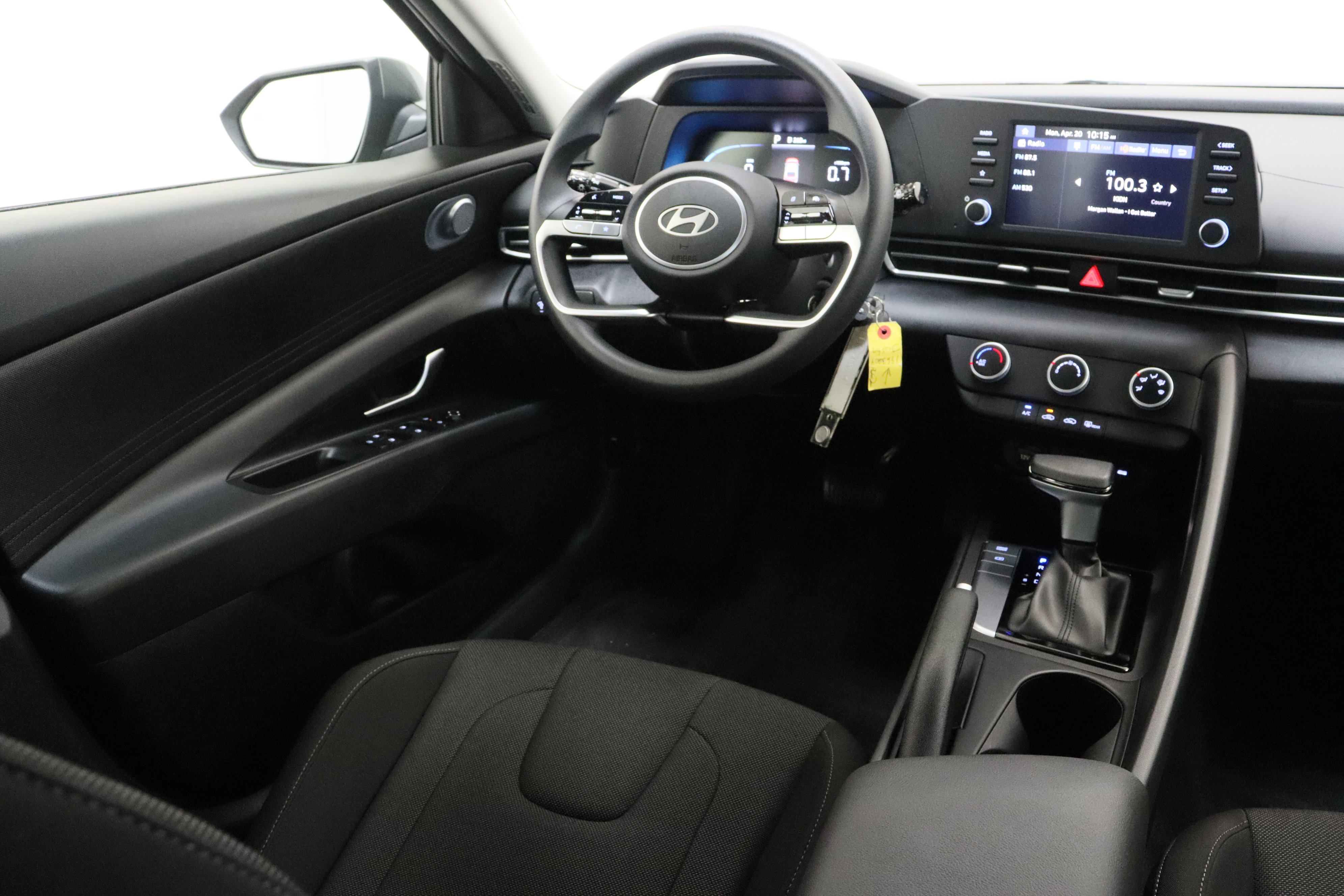 Used 2025 Hyundai Elantra SE image 28