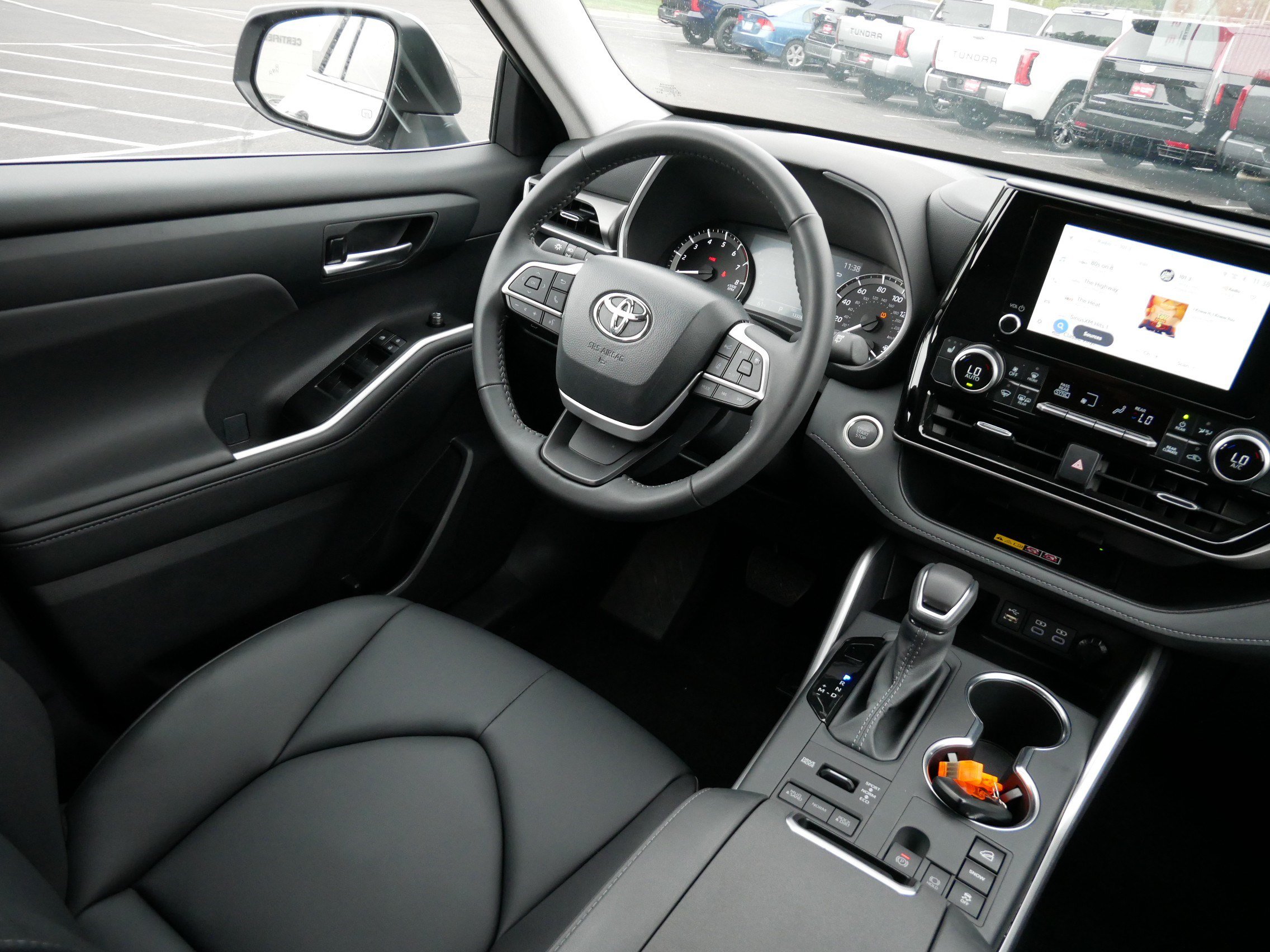 Used 2026 Toyota Highlander XLE AWD/4WD image 9