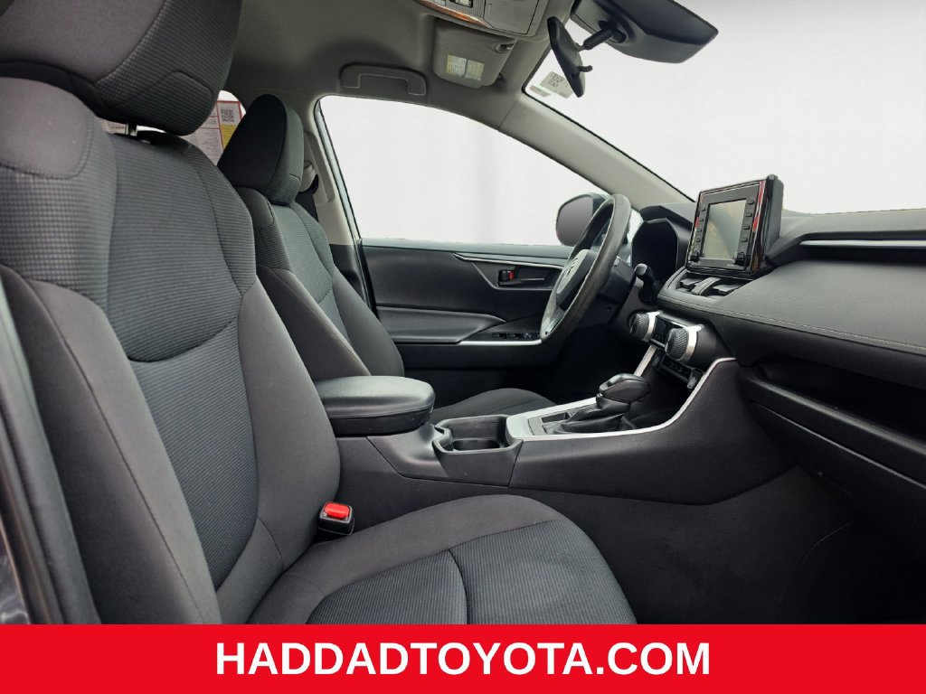 Used 2021 Toyota RAV4 LE AWD/4WD image 16