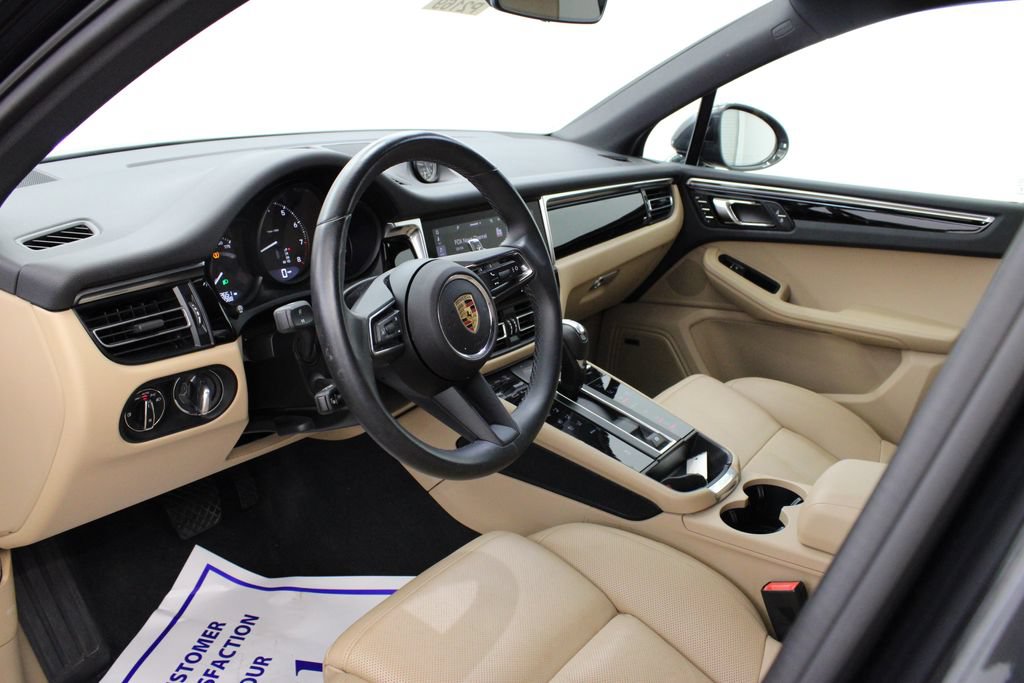 Used 2024 Porsche Macan AWD/4WD image 4