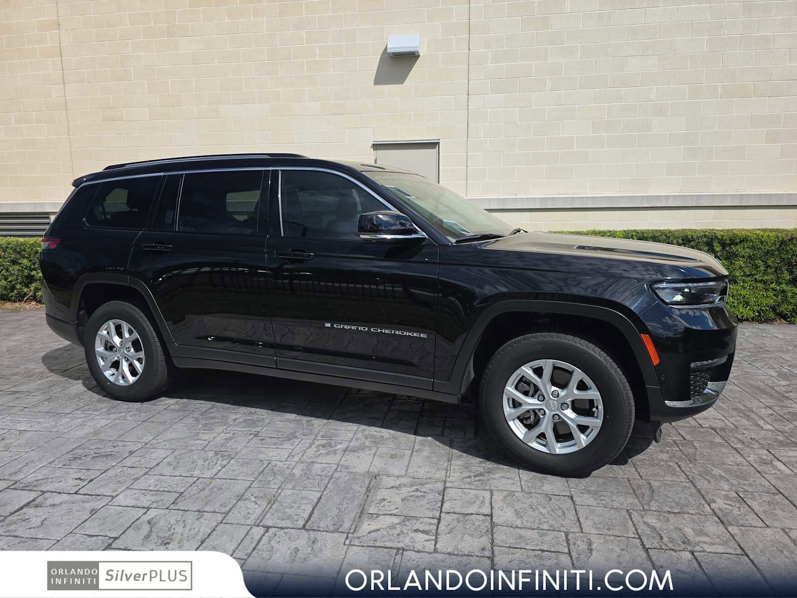 Used 2023 Jeep Grand Cherokee L Limited w/ Luxury Tech Group II RWD image 1