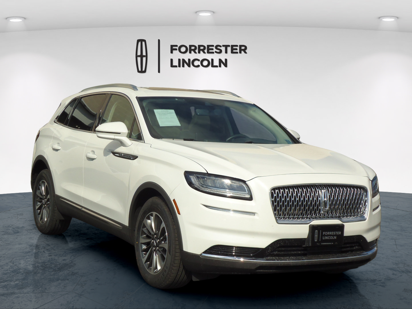Used 2023 Lincoln Nautilus Reserve w/ Cargo Utility Package AWD/4WD image 1
