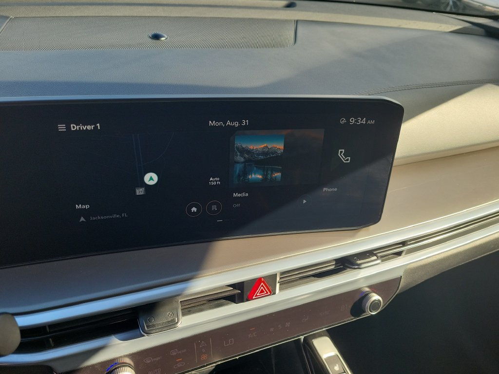 Used 2024 Kia Sorento SX FWD image 31