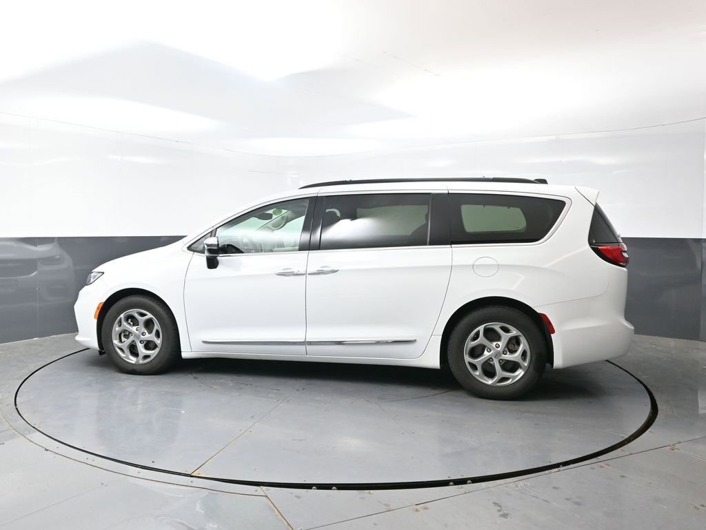 Used 2023 Chrysler Pacifica Limited FWD image 11
