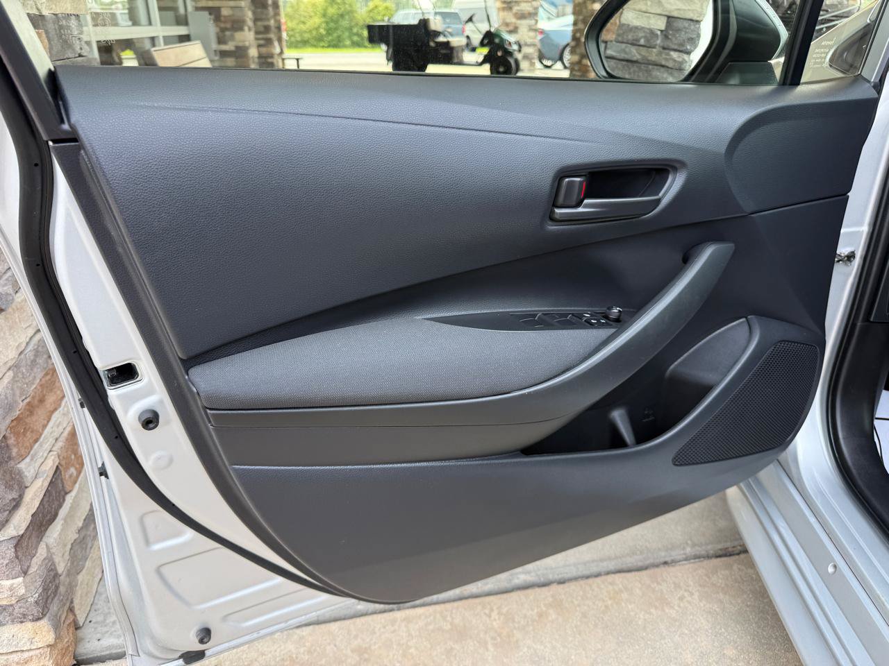 Used 2022 Toyota Corolla LE FWD image 8