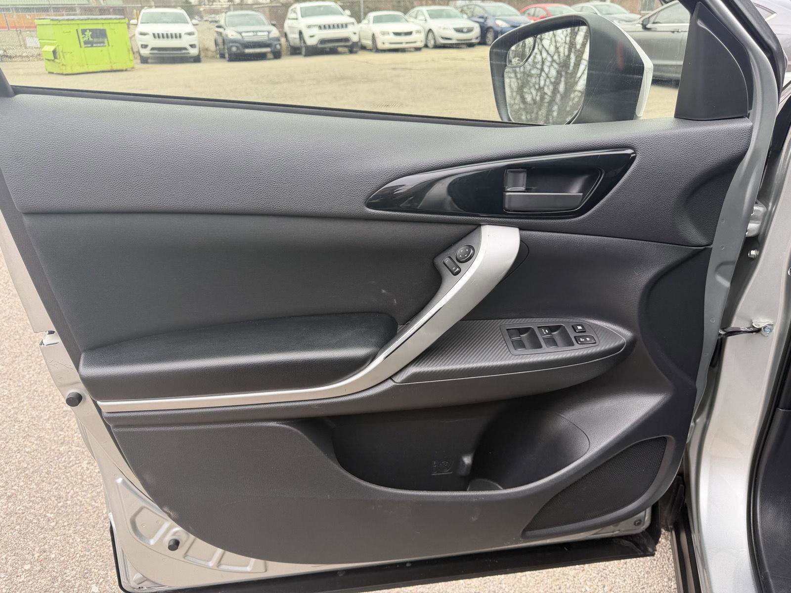 Used 2022 Mitsubishi Eclipse Cross ES image 9