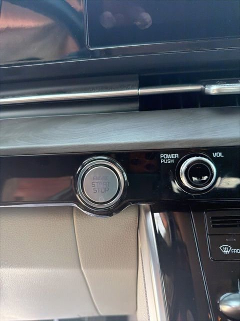 Used 2023 Kia Carnival EX image 24