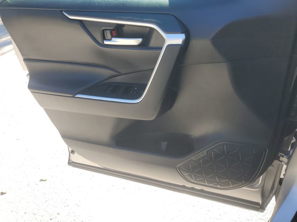 Used 2021 Toyota RAV4 XLE image 22