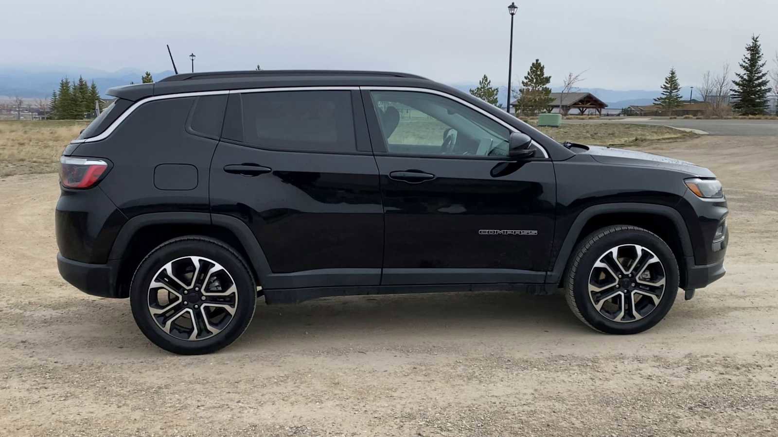 Used 2022 Jeep Compass Limited image 9