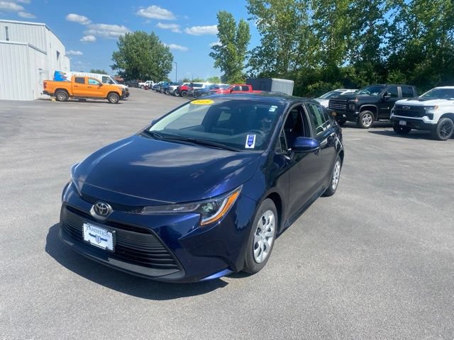 Used 2025 Toyota Corolla LE w/ Convenience Package FWD image 1