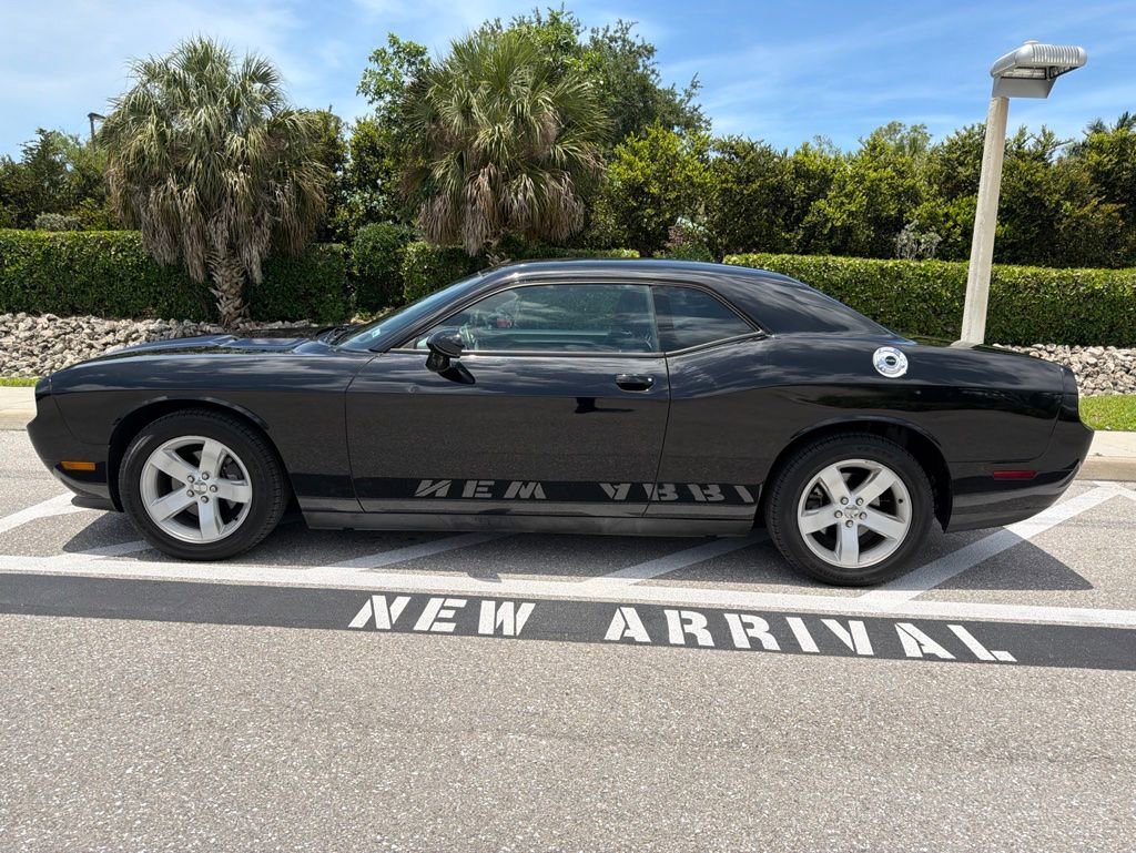 Used 2012 Dodge Challenger SXT RWD image 2