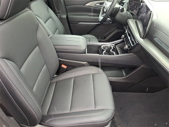 Used 2025 Chevrolet Traverse LT image 24