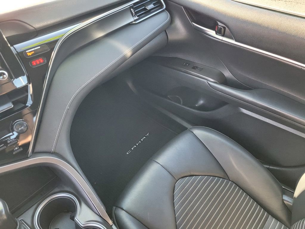 Used 2021 Toyota Camry SE image 11