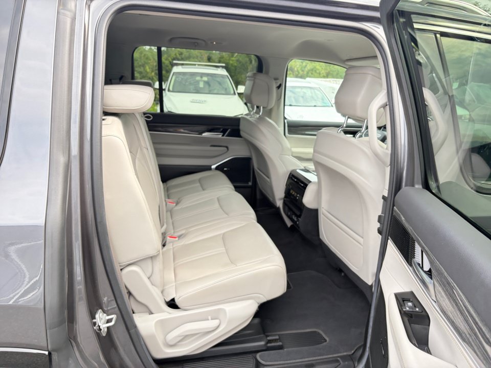 Used 2022 Jeep Wagoneer Series II AWD/4WD image 29