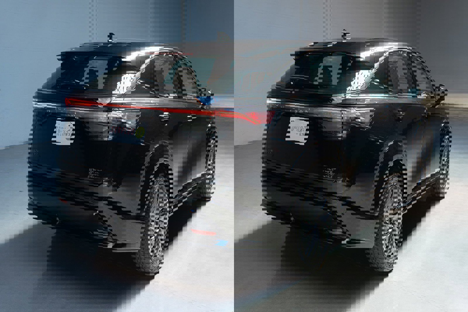 Used 2023 Nissan Ariya AWD image 2