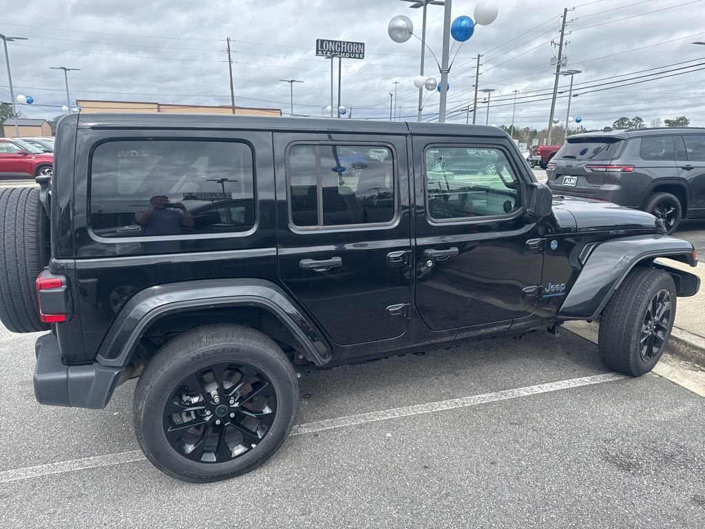 Used 2025 Jeep Wrangler Unlimited Sahara w/ Safety Group image 7