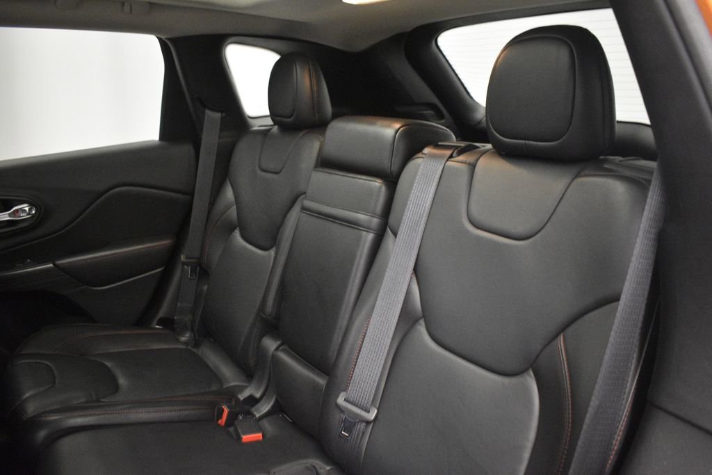 Certified 2016 Jeep Cherokee Trailhawk w/ Comfort/Convenience Group image 32