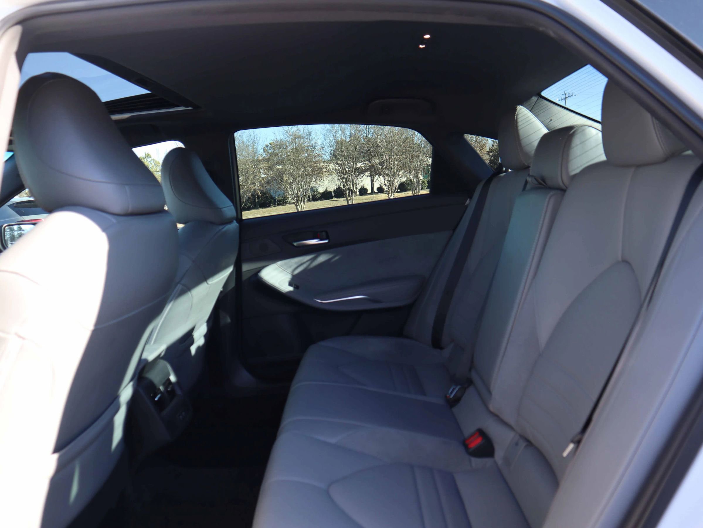 Used 2019 Toyota Avalon XSE image 4