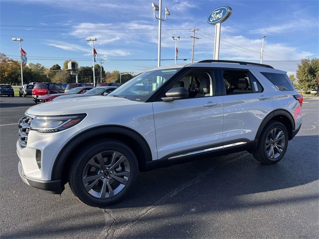 New 2025 Ford Explorer Active w/ Active Comfort Package image 3