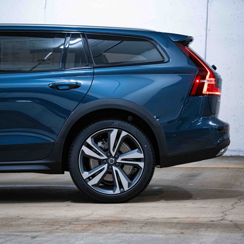 New 2026 Volvo V60 B5 Cross Country Plus w/ Protection Package Premier AWD/4WD image 4
