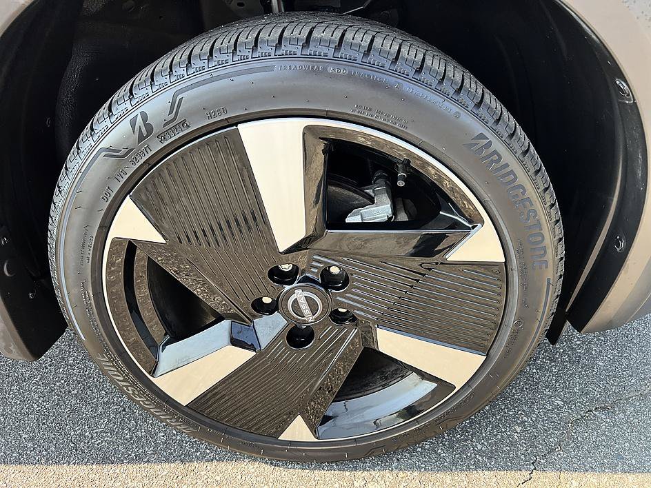 Certified 2025 Nissan Kicks SR AWD/4WD image 12