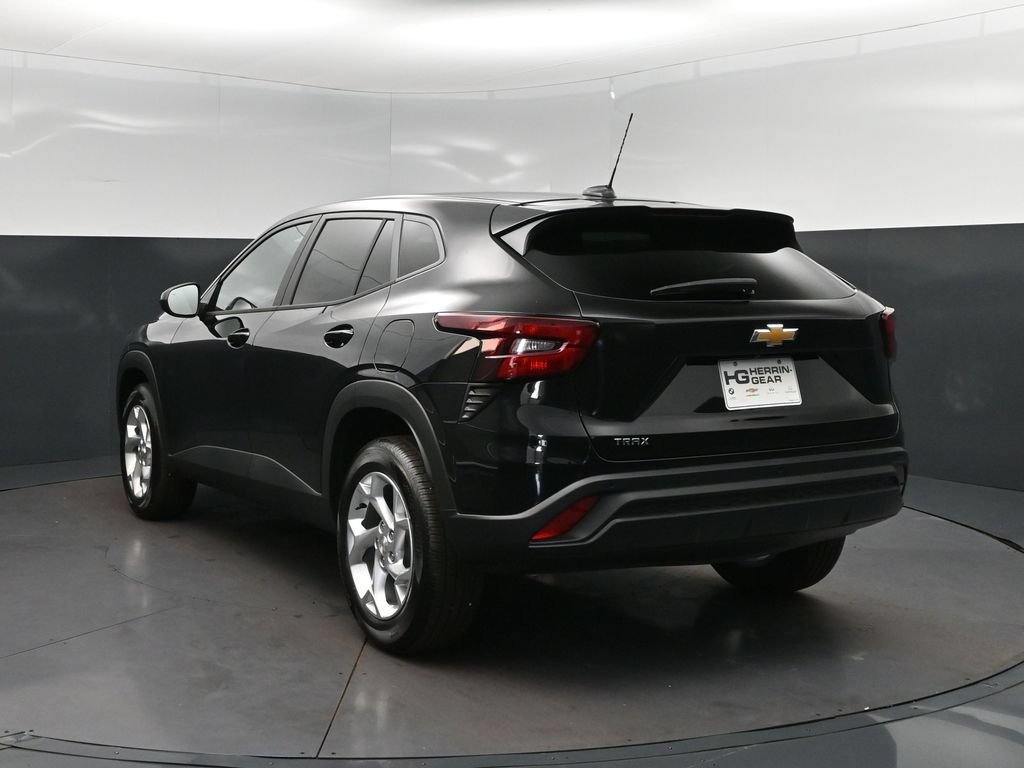 New 2026 Chevrolet Trax LS w/ LS Convenience Package FWD image 5