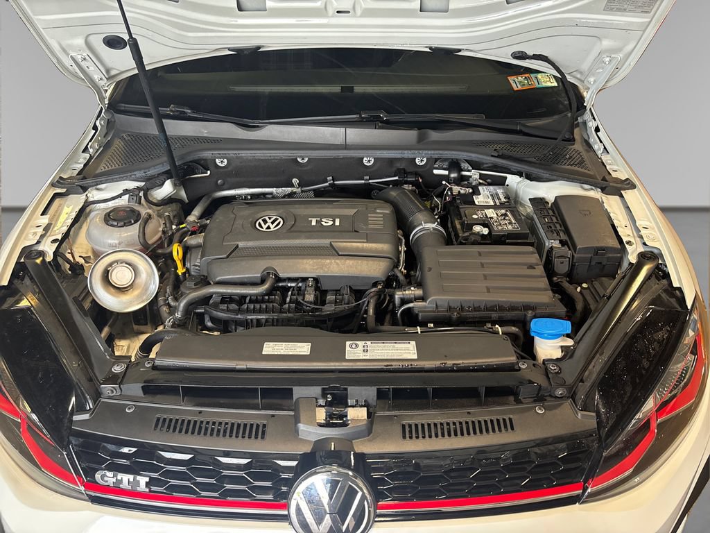 Used 2018 Volkswagen GTI SE FWD image 16