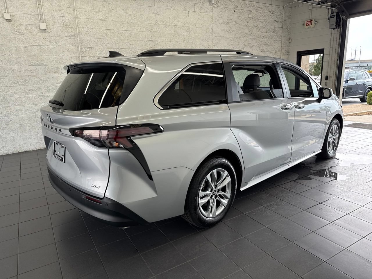 Certified 2025 Toyota Sienna XLE w/ XLE Plus Package AWD/4WD image 8