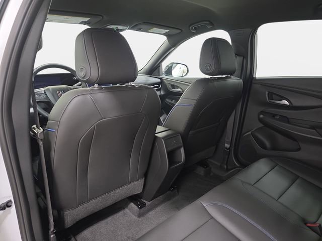 Used 2025 Buick Envista Sport Touring image 12