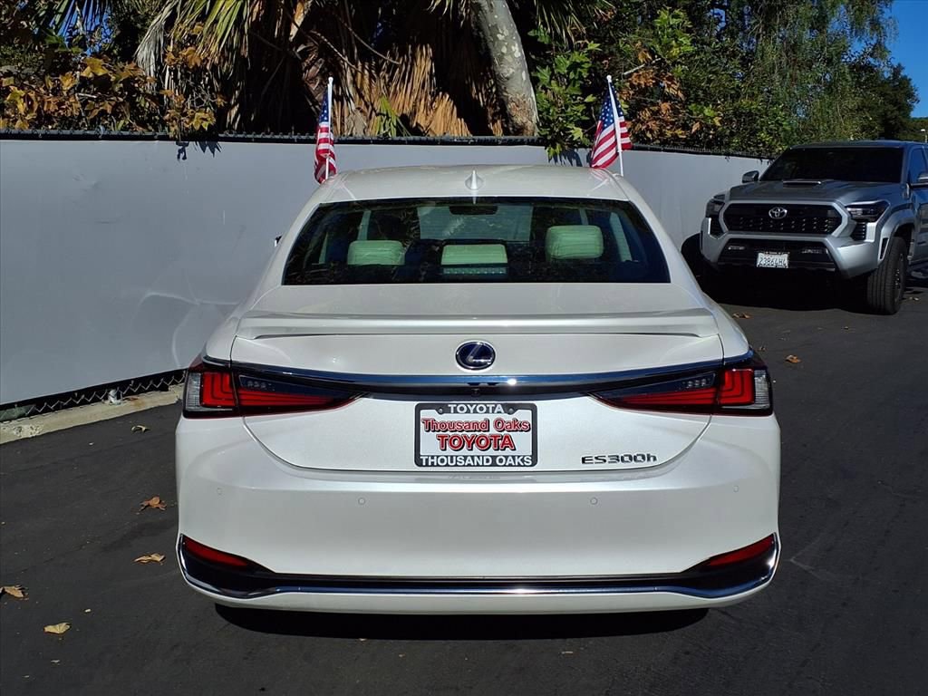 Used 2022 Lexus ES 300h w/ Premium Package image 6