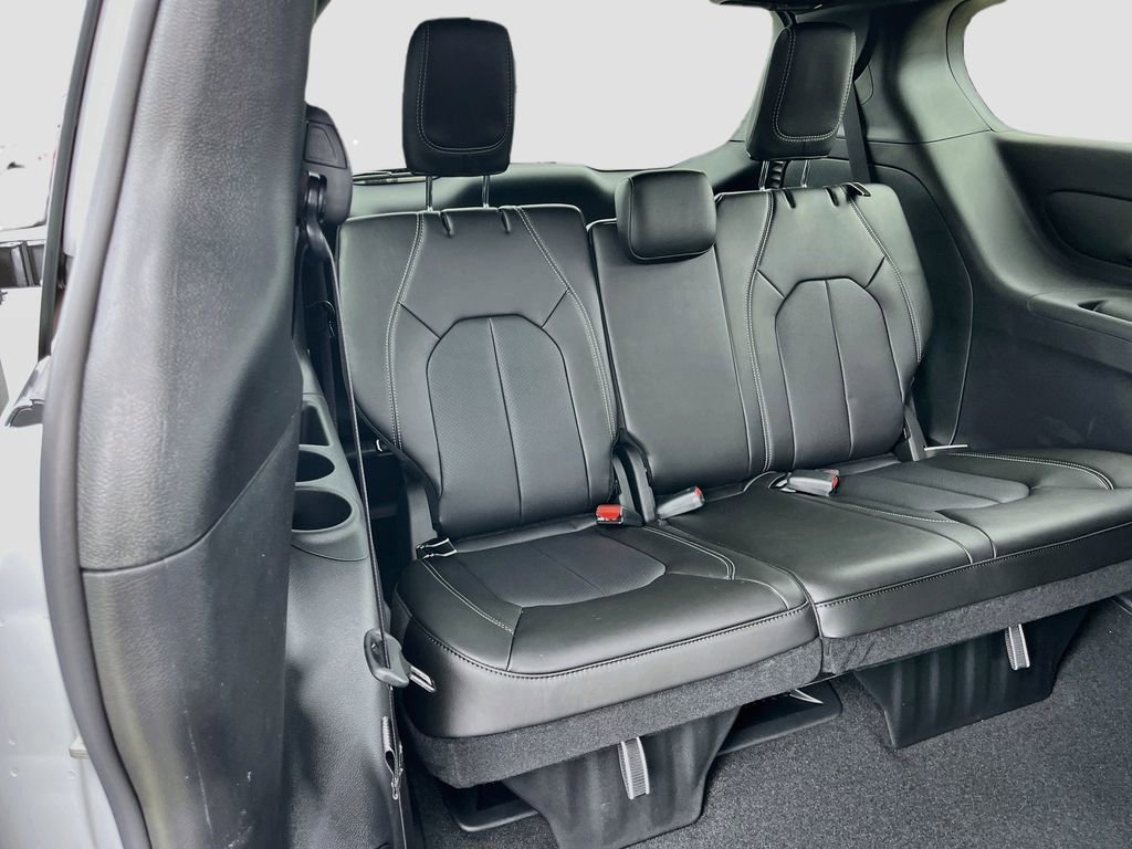 New 2027 Chrysler Pacifica Select FWD image 24