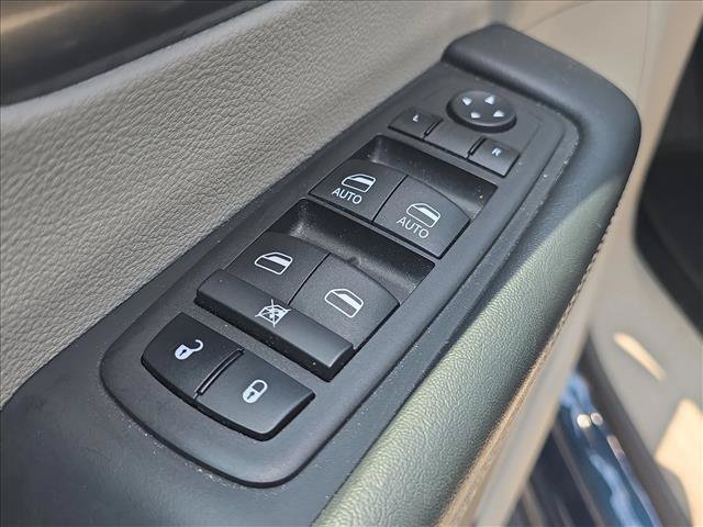 Used 2024 Chrysler Pacifica Touring-L FWD image 8