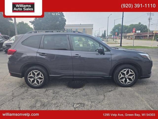Used 2022 Subaru Forester Premium AWD/4WD image 3