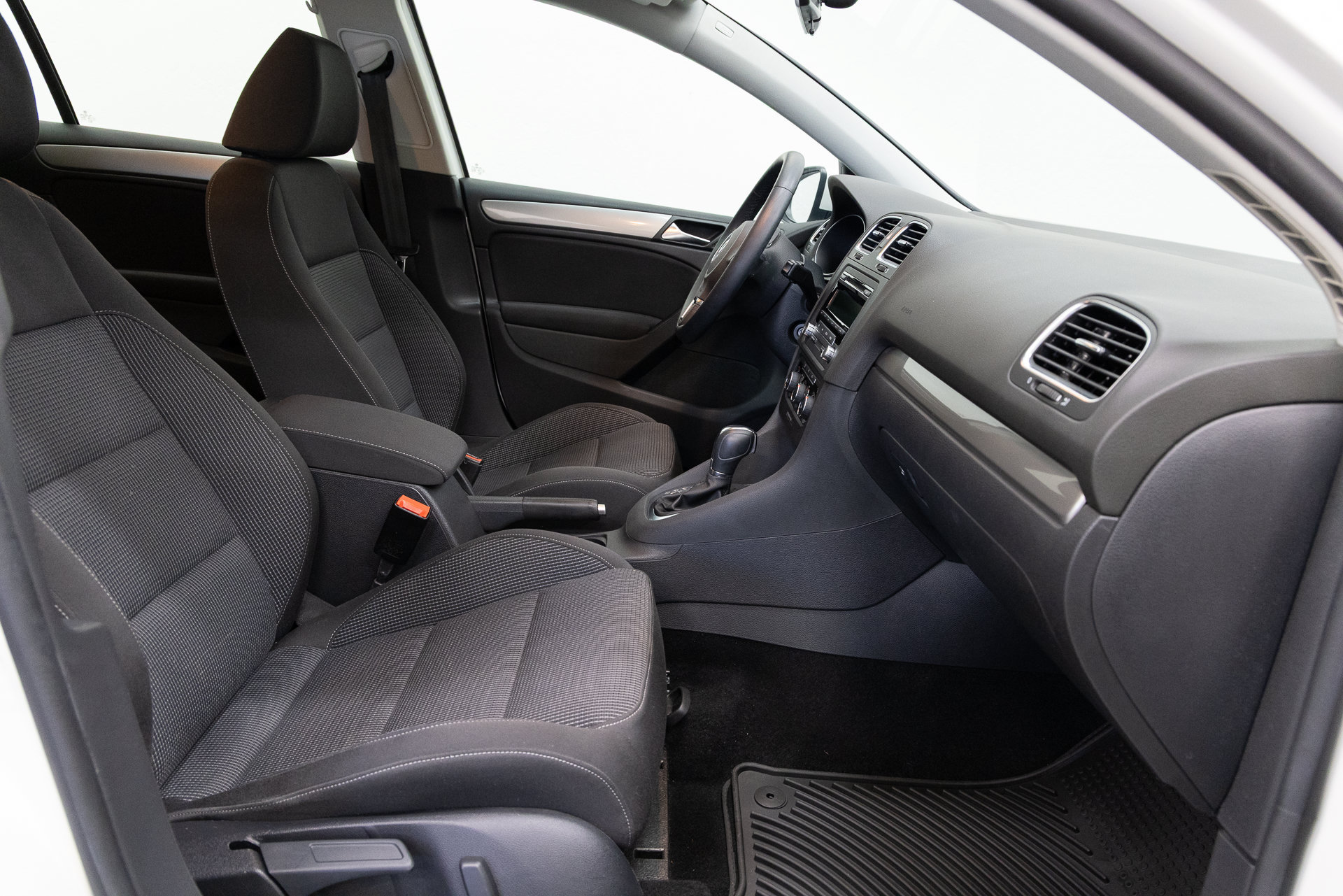 Used 2013 Volkswagen Golf 4-Door FWD image 19