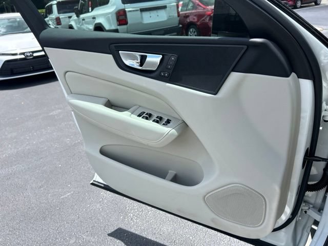 Used 2025 Volvo XC60 B5 Plus w/ Protection Package Premier AWD/4WD image 28