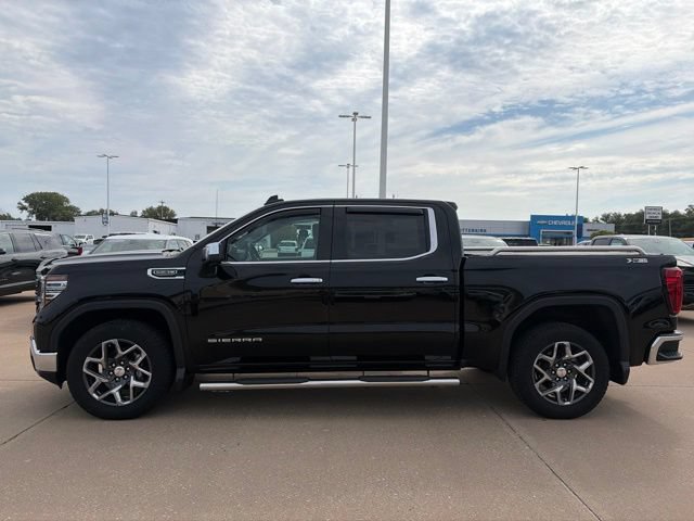 Used 2023 GMC Sierra 1500 SLT AWD/4WD image 7