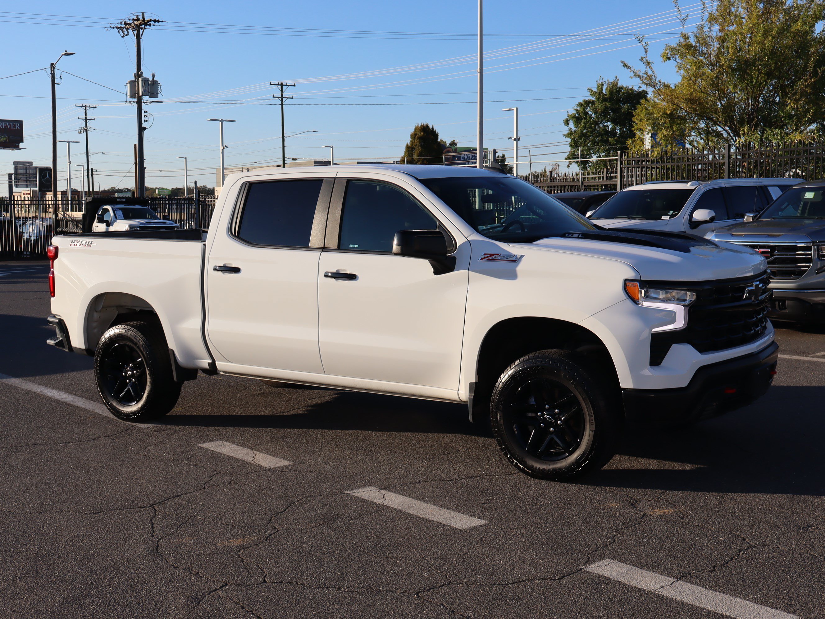 Used 2023 Chevrolet Silverado 1500 LT Trail Boss w/ Convenience Package II AWD/4WD image 2
