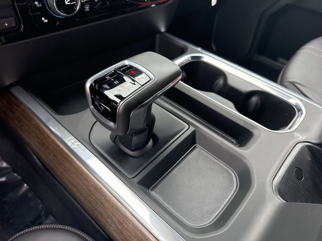 Used 2025 Chevrolet Silverado 1500 High Country w/ High Country Premium Package AWD/4WD image 19