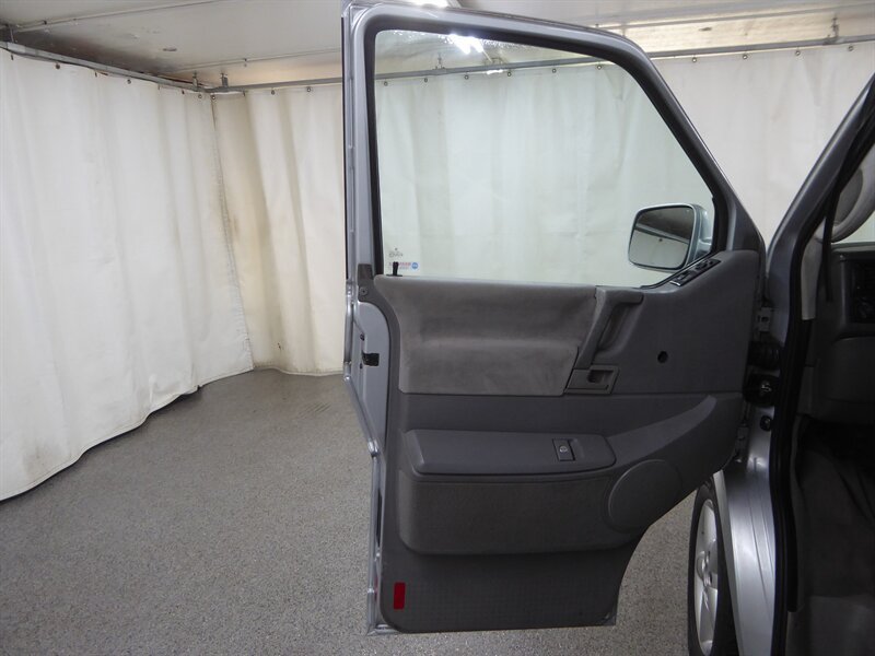Used 2002 Volkswagen Eurovan MV FWD image 16
