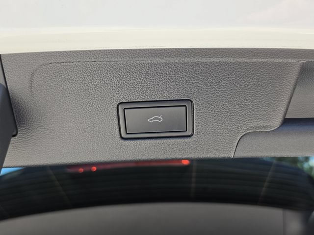 Used 2024 Volkswagen Atlas Cross Sport SE FWD image 11