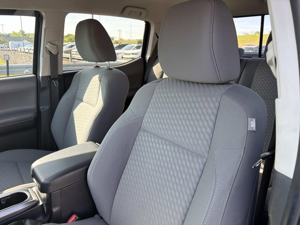 Used 2020 Toyota Tacoma SR5 AWD/4WD image 24
