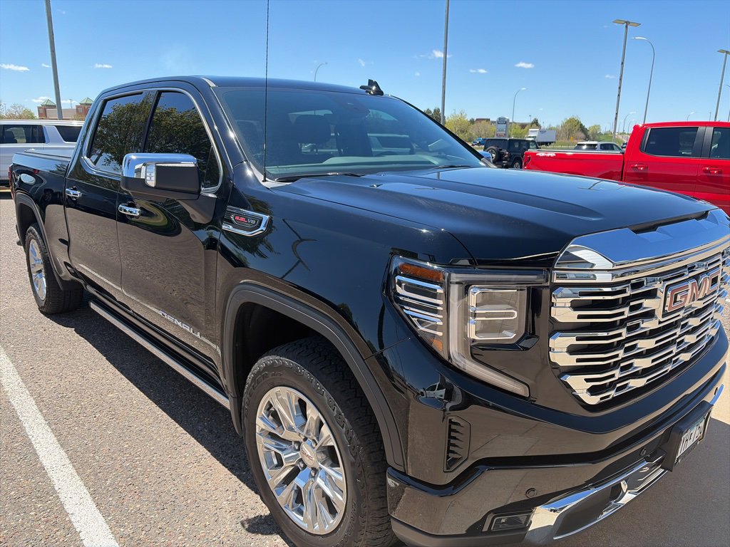 Used 2025 GMC Sierra 1500 Denali w/ Technology Package AWD/4WD image 3